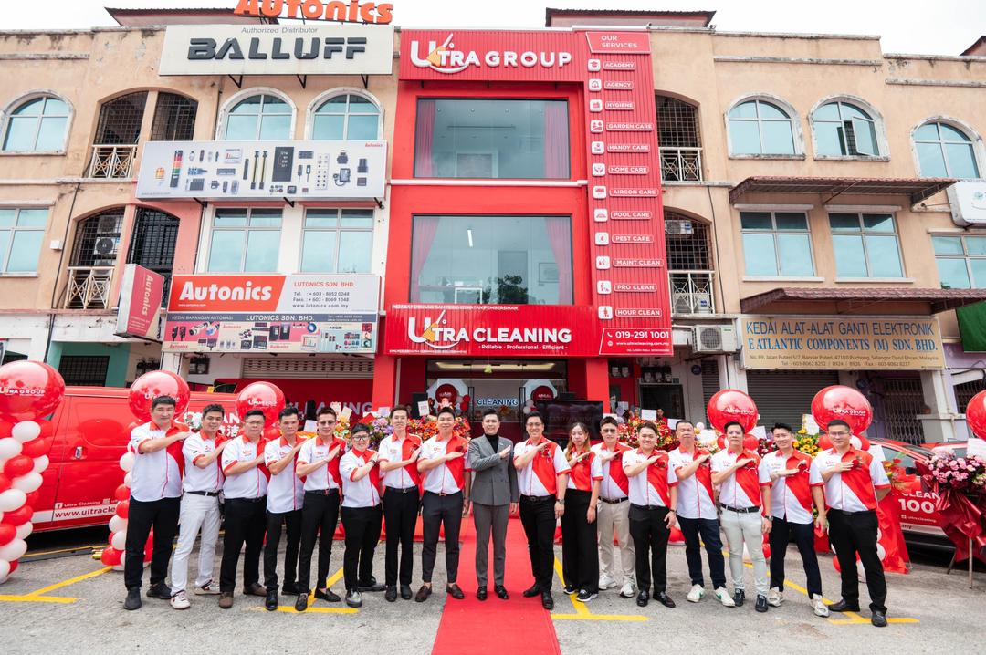 The Ultra Group family in front of the group headquarters